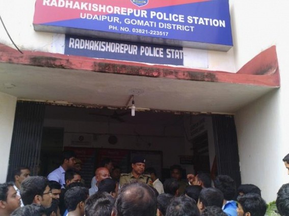 Police station ransacked after three people dies in accident