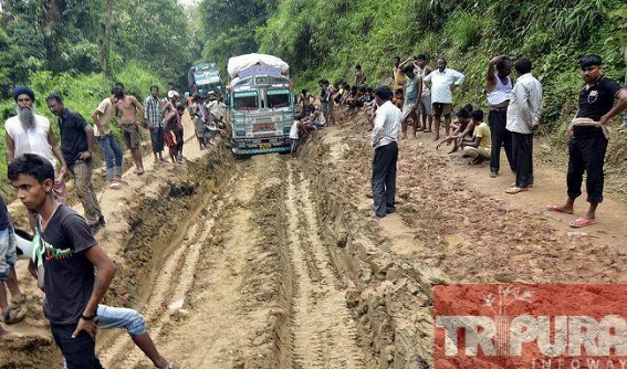 Poor condition of NH-44 leads to petrol crisis : Peoples sufferring multiply in Manik's golden era