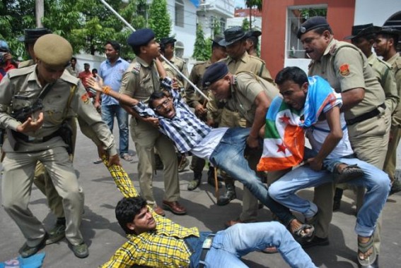 Auto Mafia Raj: Manik Dey encircled, NSUI demands arrest of the CITU backed auto driver