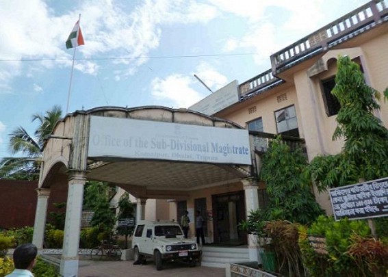 Kamalpur: â€œBribery-Rajâ€ dominates in the SDMâ€™s office: People bribe the employees to avail the certificates like PRTC, Income Certificate and others