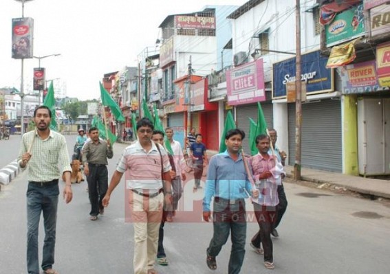 Amra Bangali supports 24 hours strike : Police arrested the picketers