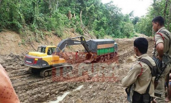 Assam-Tripura NH-8 (44) resumed vehicular  movement at snails pace,300 vehicles entering per day, â€˜Rain may disrupt anytime vehicular movement againâ€™ : NHAI authorities, SDM Dharmanagar talks to TIWN