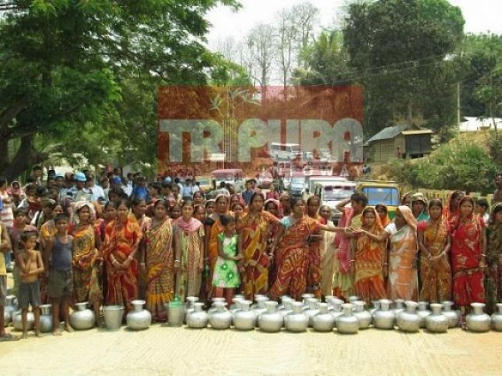 Acute water scarcity hits the interior: Locals blocked Udaipur-Kakrabon road, Udaipur SDM talks to TIWN