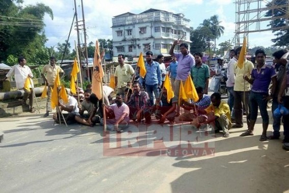 Bhartai Majdur Samiti blocked NH-44 