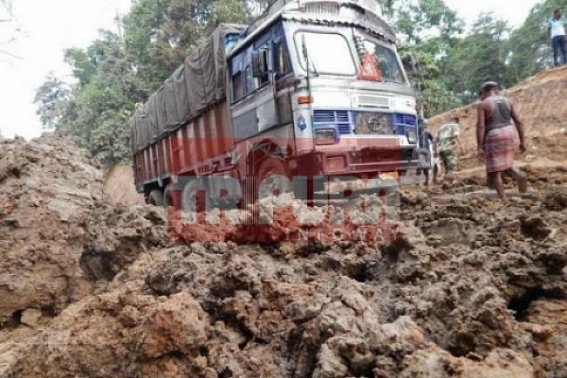 NH-44 problem remains unsolved, lackluster restoration process hits transport system : â€˜Since last 5 days vehicles are moving slowlyâ€™, North DM Sandeep Mahatme talks to TIWN 