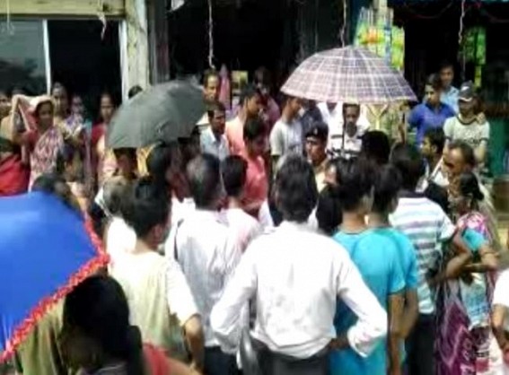 Locals block National Highway protesting LPG crisis