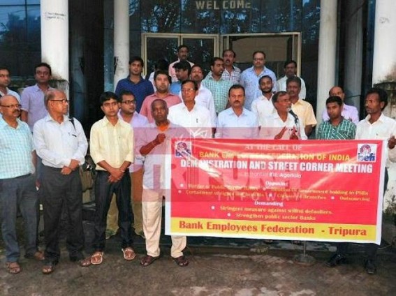 Bank Employees Federation of India members held protest Bank Employees Federation of India members held protest