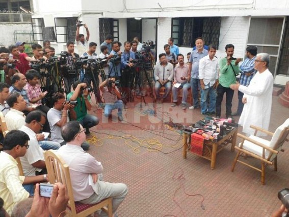 Manik Sarkar fails to end meagre IPFT's transport-blockade, dumps responsibility on Union Home Ministry : Tripura's Home Ministry turns a laughing stock !