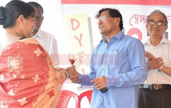 5 BJP members join CPI-M, Minister receives with red roses