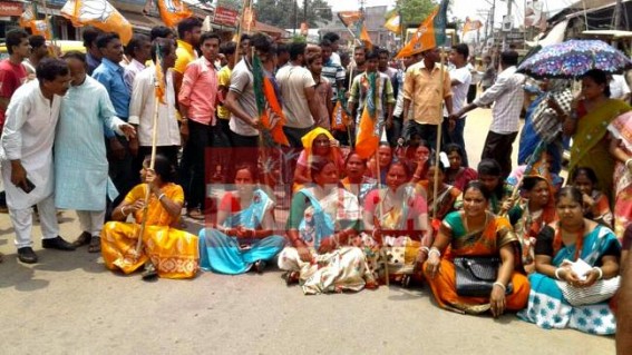 BJP blocks NH-44