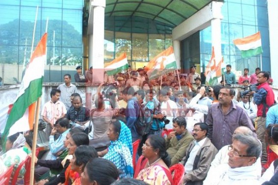 Congress gheraoed RBI office at Agartala 