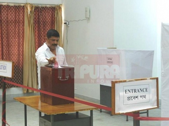 Tripura Ex-Congress MLAs cast vote for Kovind