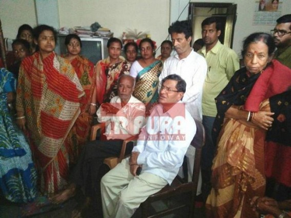 Gramin Bank manager kidnapped : Minister visits victim house