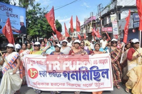 Massive protest by Govt employees against BJP Govtâ€™s New Pension Policy, order on Performance-review after 30 yrs of job completion 