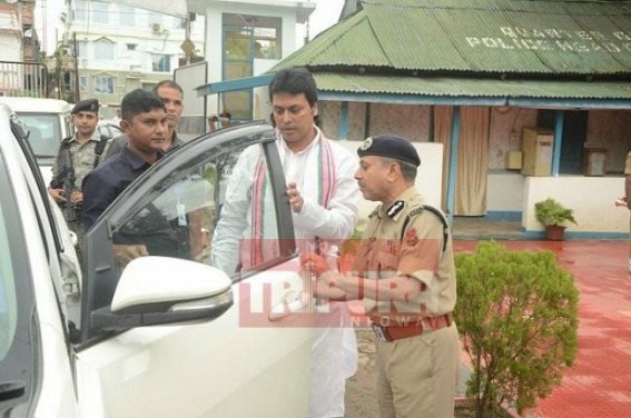 DGP opening CMâ€™s car door evokes laughter, IPS official acts like servant