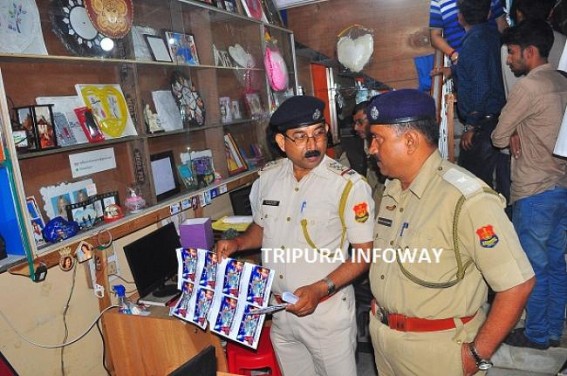  Police captured FAKE â€˜Alka Yagnikâ€™ concert ticket sellers : BJP activists suspected