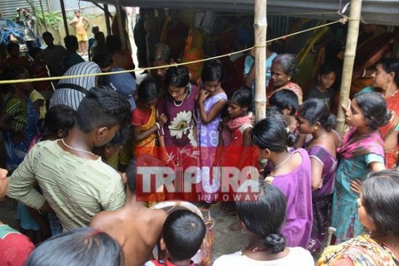 Superstitions : Fraud â€˜Babaâ€™ takes away gold Jewellery in exchange of Snake !