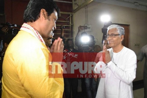 Biplab, Ram Madhav meet Manik Sarkar at CPI-M Headquarter before the swearing-in programme