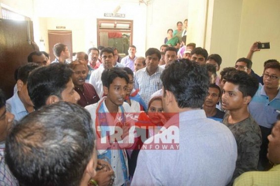 NSUI gheraos CID office in Lahari Debbarma suicide case, warns to go on â€˜Strikeâ€™