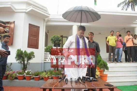 Tripura netizen invites Biplab Deb to inaugurate his â€˜Paan-shopâ€™