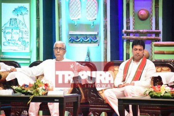 Ex-CM Manik Sarkar attends â€˜State Receptionâ€™ programme for President 