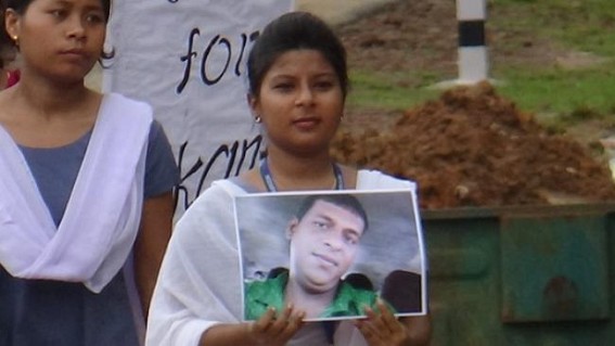 Tripura lynching : College students held protest