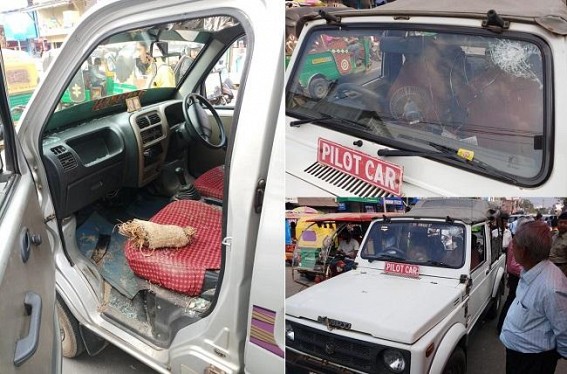 Crime Prince & Crime Queen led organized violence paralyze Democracy : After BJP's brutal attack upon Ex-CM Manik Sarkar at Bishalgarh rally, Goons attack Ex-Minister Manik Dey at Ranir Bazar, situation tensed, Ex-Ministerâ€™s vehicle broken 
