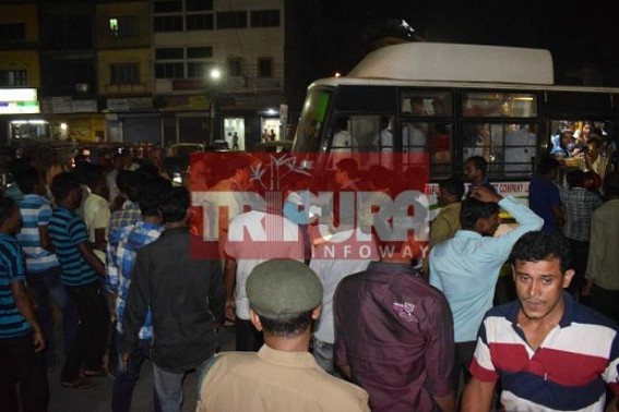 'If not more than 3 passengers in auto, why buses go overloaded'? : Auto Drivers block road