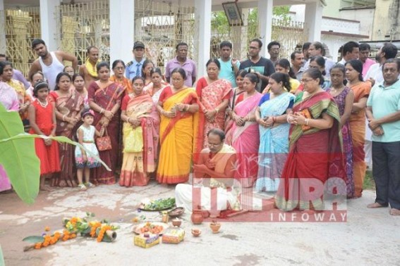 Central Road Yuva Sangha begins Durga Puja preparation 