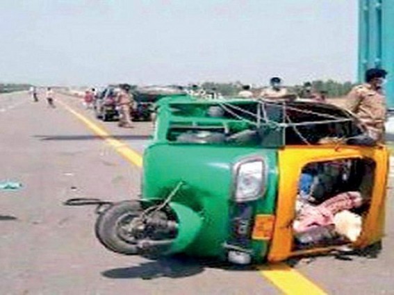 Migrant couple killed in mishap in UP, minor son survives