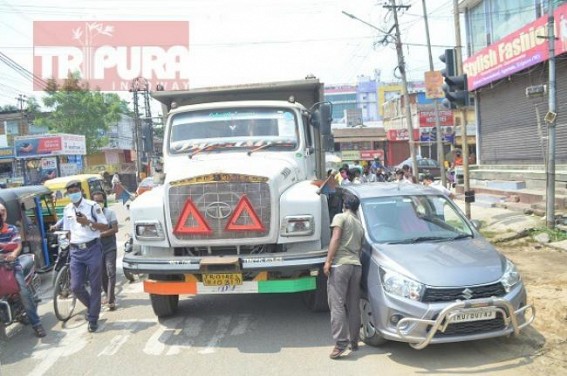 Reckless truck driver hit a car, 2 persons narrowly escaped from major accident at Orient Chowmuhani 