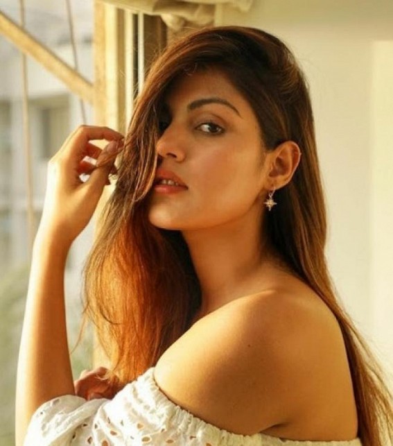 Rhea at CBI's with Mumbai Police as escort