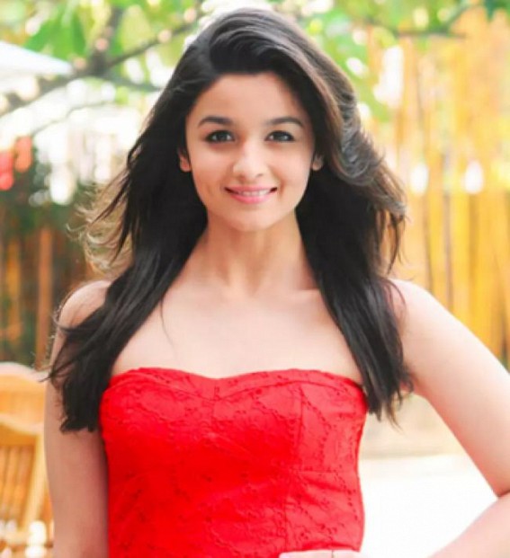 Alia Bhatt shares a picture with her muse Alia Bhatt shares a picture with her muse