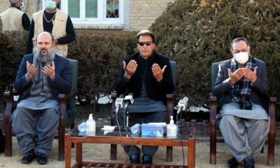 Imran visits Quetta, meets families of slain coal miners