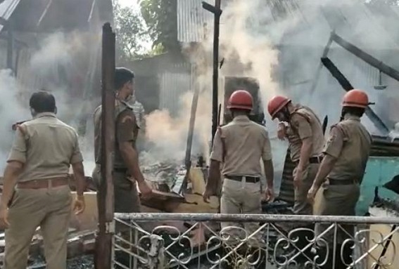 AGARTALA, Aug 26 (TIWN): Massive fire has sparked out at Aralia's Shiva Temple area in Aralia.