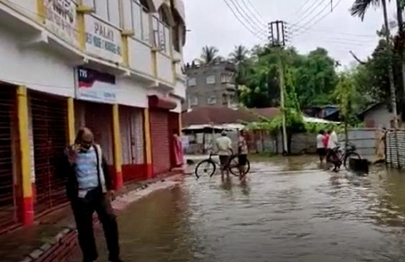 Belonia Flood : SDM met Flood Victims victims, assured financial assistance