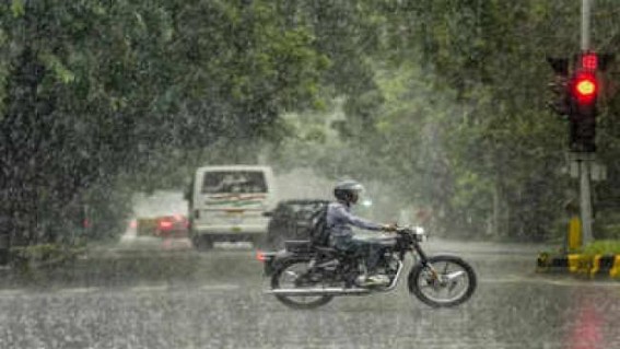 Heavy rains along with thunderstorm lash Delhi-NCR Heavy rains along with thunderstorm lash Delhi-NCR