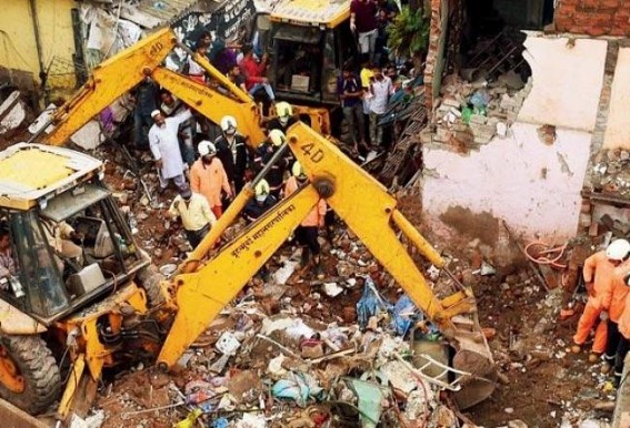 9 injured in Mumbai slum house crash 9 injured in Mumbai slum house crash