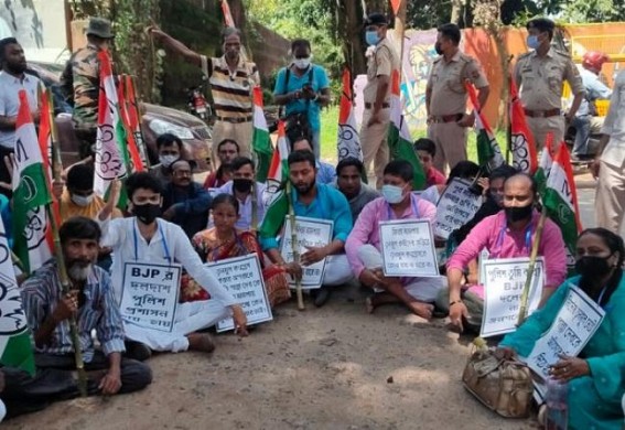 Alleging Political motivated fabricated case against Panna Deb, TMC gheraoed Police Station Alleging Political motivated fabricated case against Panna Deb, TMC gheraoed Police Station