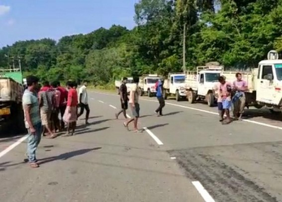 Drivers and workers of freight vehicles blocked National Highway at Kakulia Bridge in Jolaibari