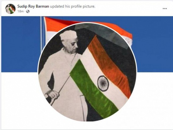 Congress leaders keep Modi's request on Tiranga as Profile Pic but have put Tiranga with Nehru's photo