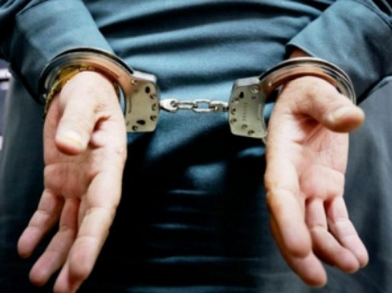 Two teachers held for eloping with girl students