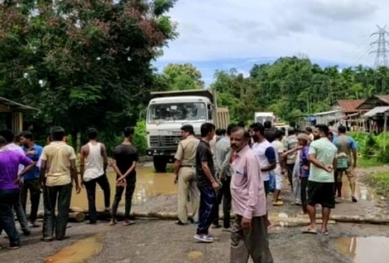 Locals Blocked Bagbasa Tri Junction area of Dharmanagar over its pathetic shape, several Potholes created on the road Locals Blocked Bagbasa Tri Junction area of Dharmanagar over its pathetic shape, several Potholes created on the road