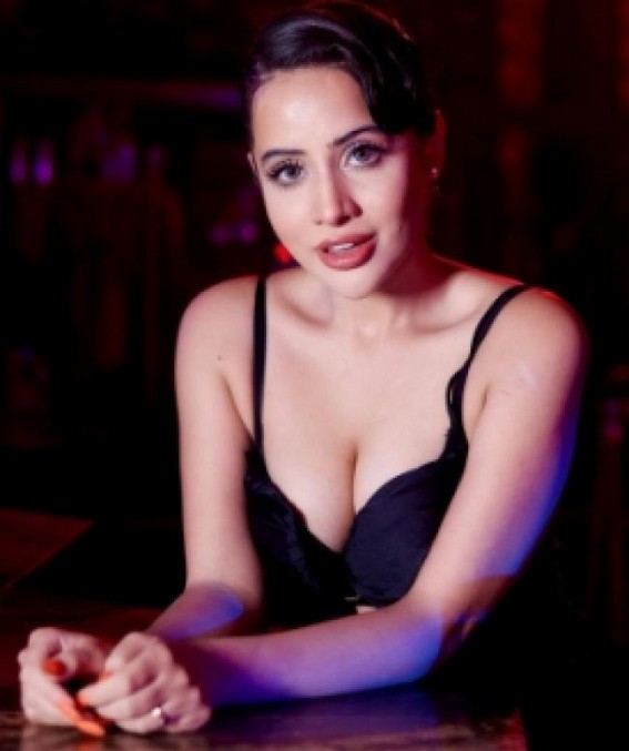 Uorfi accused of 'indulging in nudity', hits back in her defence