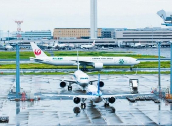 2 passenger planes collide at Tokyo airport