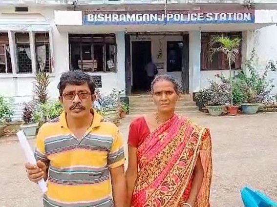 Private Institute in Kolkata detained a 14 years old boy for Money : Parents complained at Bishramganj PS