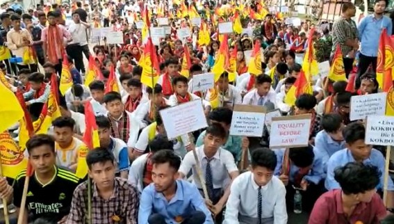 Demanding Roman Script for Kokborok, Tipra Motha Party’s student wing held Protest in Agartala : Barricade stopped agitators during Raj Bhawan March