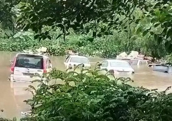 Flood hits Agartala : Vehicles found Floating on River