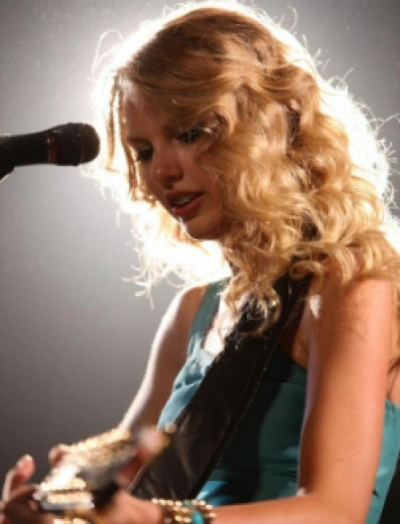 Taylor Swift releases new album 'Speak Now (Taylor's Version)'