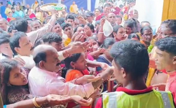 Crowd plunged to Durga temple on last day of Durga puja